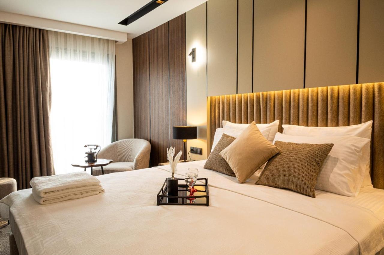 Monalisa Hotel *